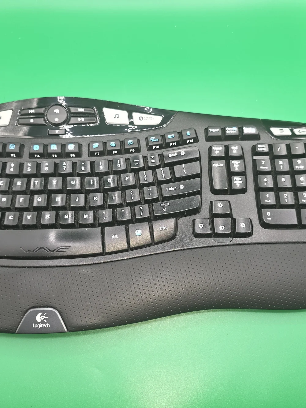 Logitech K350 Ergonomic Wireless Wave Keyboard & M510 Mouse Combo!